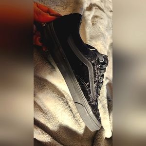 VANS  Like New 4 You